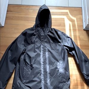 Tommy Hilfiger men’s lightweight raincoat